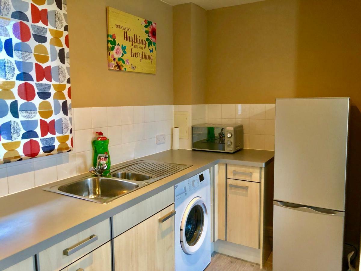 2 Bedrooms Modern Apartment, Lounge, Full Kitchen, Balcony, 5 Minutes Stratford Station London Ngoại thất bức ảnh
