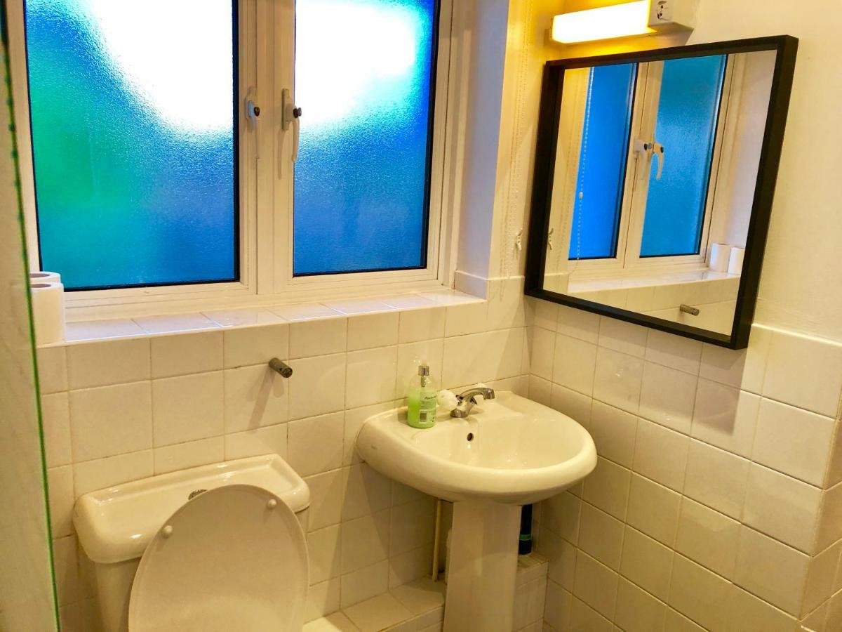 2 Bedrooms Modern Apartment, Lounge, Full Kitchen, Balcony, 5 Minutes Stratford Station London Ngoại thất bức ảnh