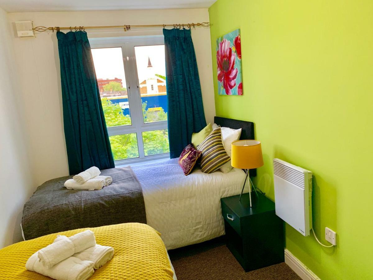 2 Bedrooms Modern Apartment, Lounge, Full Kitchen, Balcony, 5 Minutes Stratford Station London Ngoại thất bức ảnh