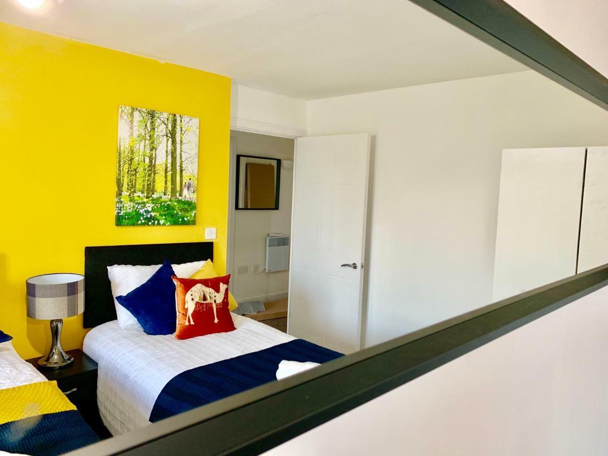 2 Bedrooms Modern Apartment, Lounge, Full Kitchen, Balcony, 5 Minutes Stratford Station London Ngoại thất bức ảnh