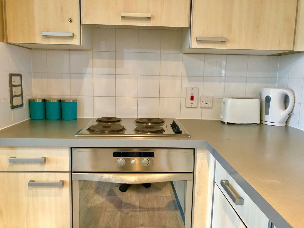 2 Bedrooms Modern Apartment, Lounge, Full Kitchen, Balcony, 5 Minutes Stratford Station London Ngoại thất bức ảnh