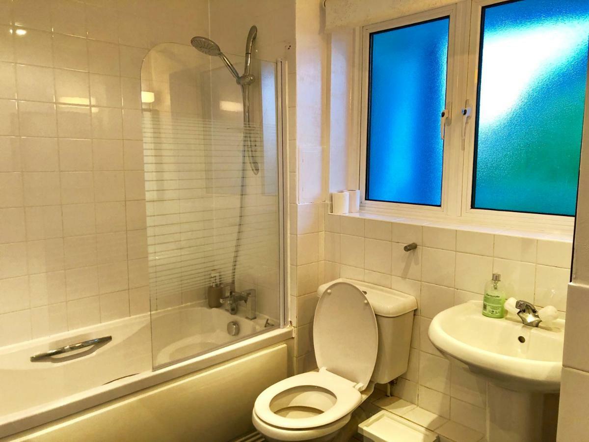 2 Bedrooms Modern Apartment, Lounge, Full Kitchen, Balcony, 5 Minutes Stratford Station London Ngoại thất bức ảnh