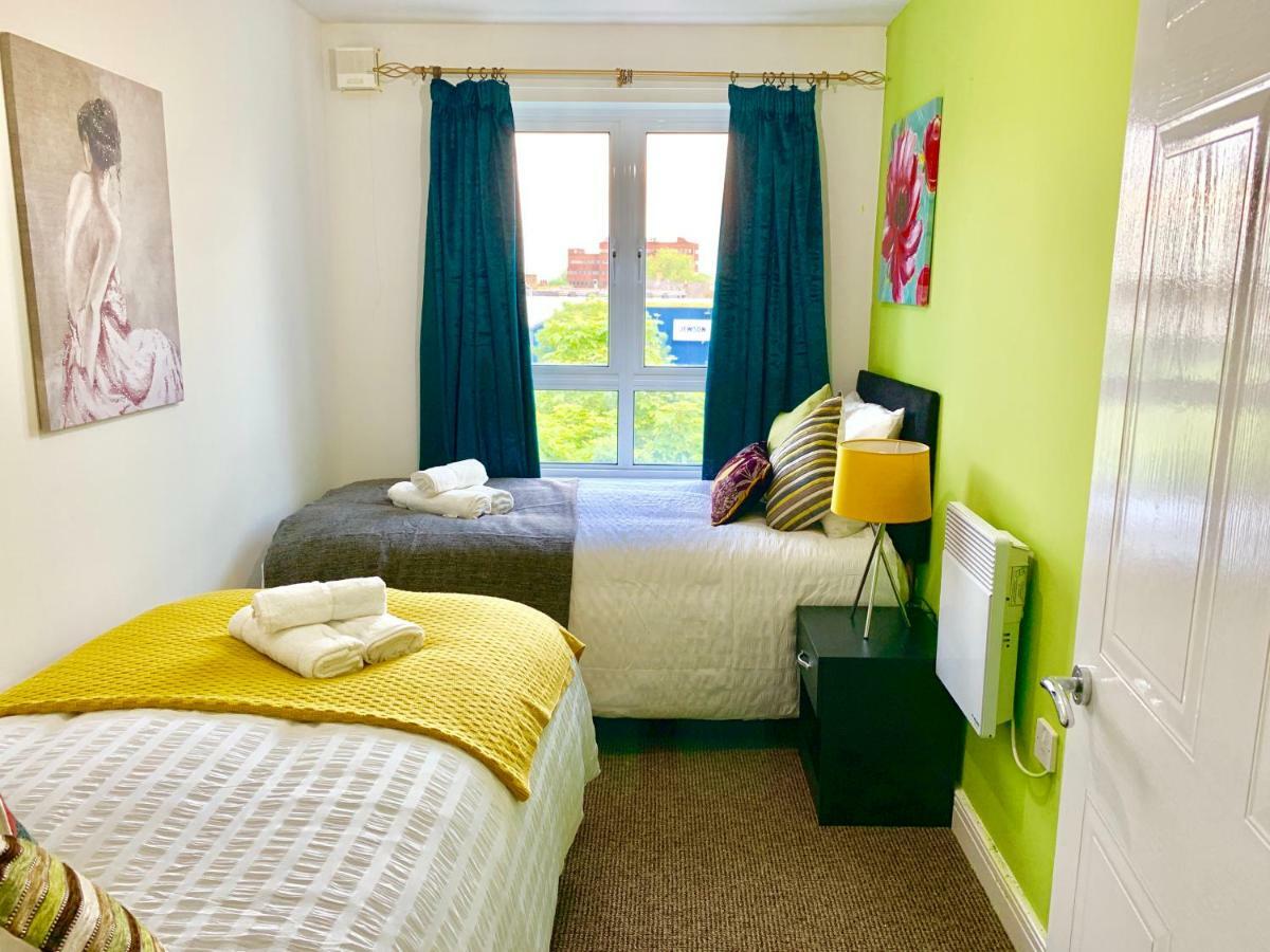 2 Bedrooms Modern Apartment, Lounge, Full Kitchen, Balcony, 5 Minutes Stratford Station London Ngoại thất bức ảnh